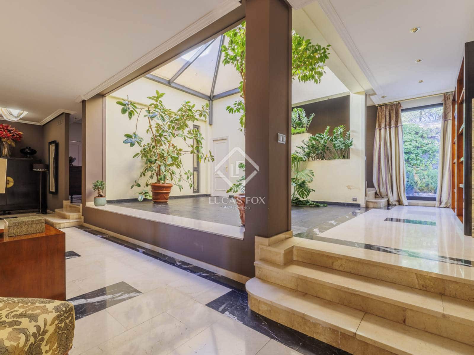 5 bedroom Villa for sale in Torrelodones with pool garage - € 1,690,000 (Ref: 9397977)