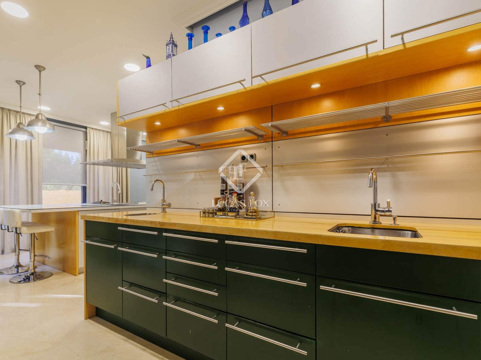 5 bedroom Villa for sale in Torrelodones with pool garage - € 1,690,000 (Ref: 9397977)