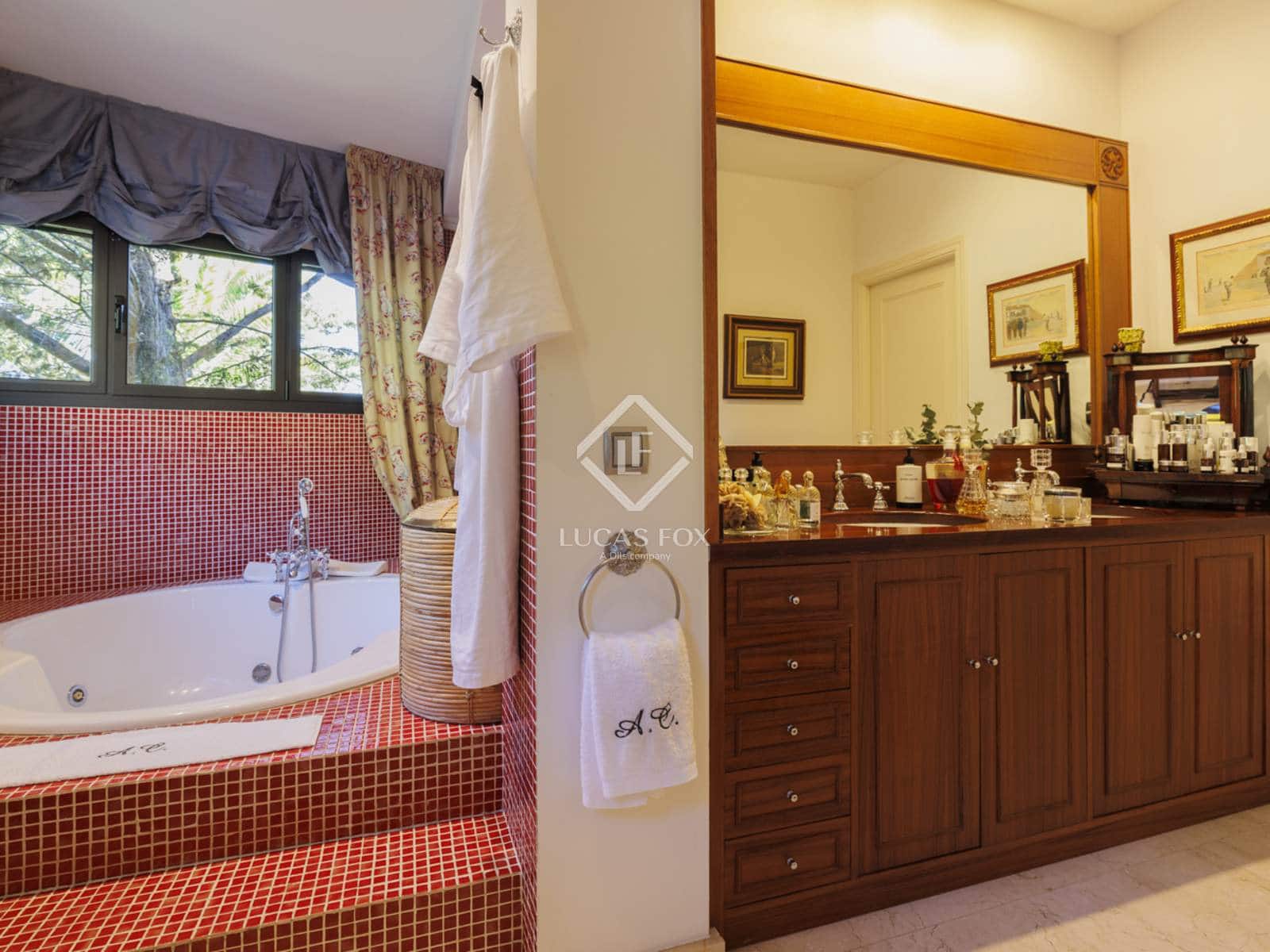 5 bedroom Villa for sale in Torrelodones with pool garage - € 1,690,000 (Ref: 9397977)