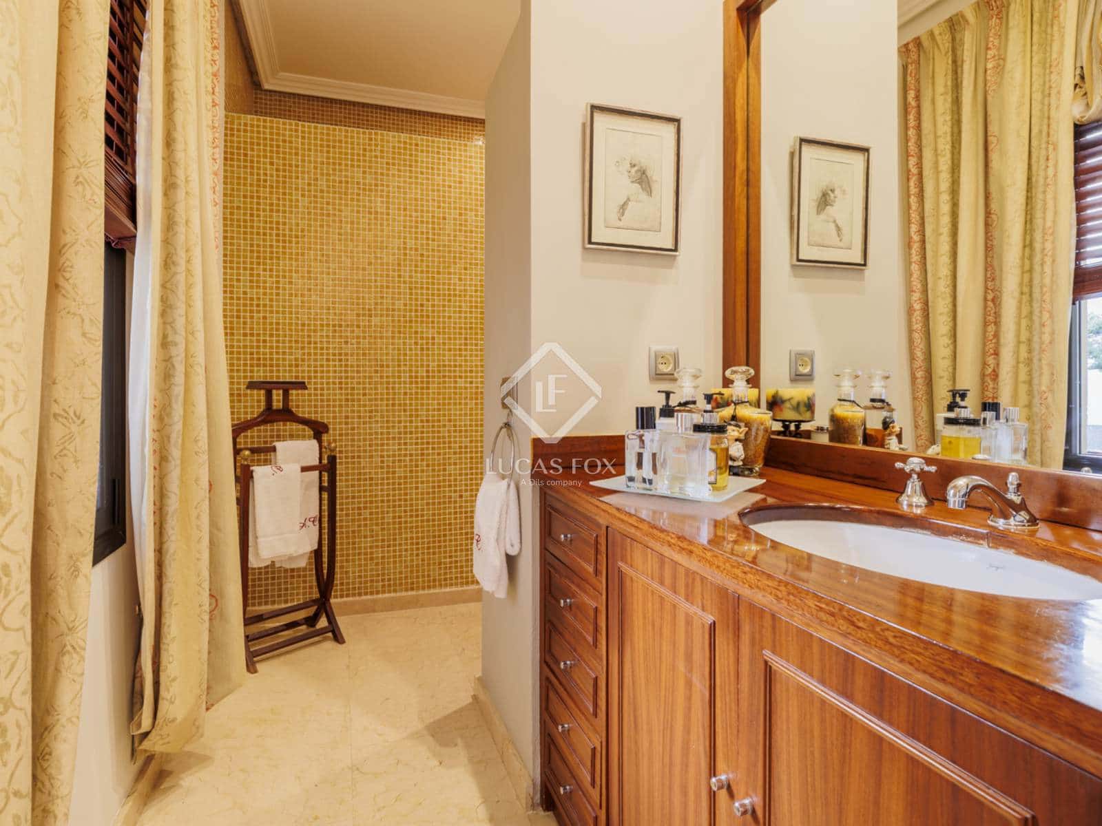 5 bedroom Villa for sale in Torrelodones with pool garage - € 1,690,000 (Ref: 9397977)