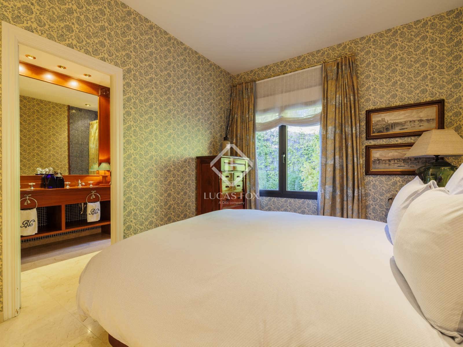 5 bedroom Villa for sale in Torrelodones with pool garage - € 1,690,000 (Ref: 9397977)