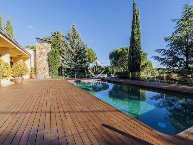 5 bedroom Villa for sale in Torrelodones with pool garage - € 1,690,000 (Ref: 9397977)