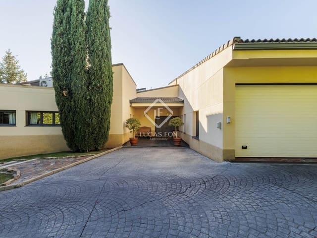 5 bedroom Villa for sale in Torrelodones with pool garage - € 1,690,000 (Ref: 9397977)