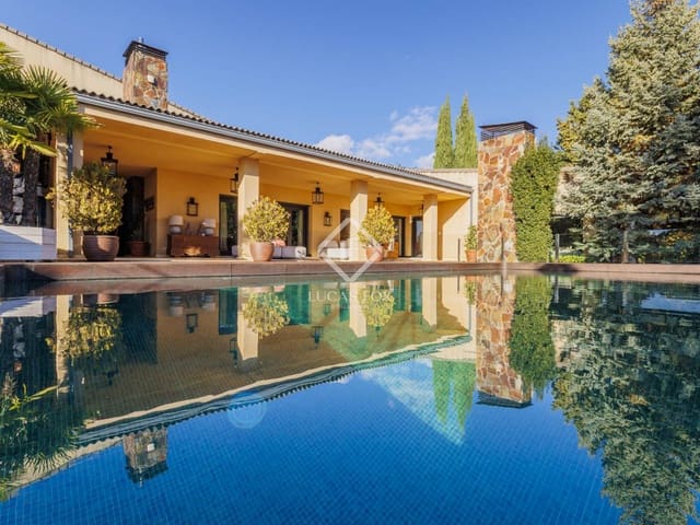 5 bedroom Villa for sale in Torrelodones with pool garage - € 1,690,000 (Ref: 9397977)