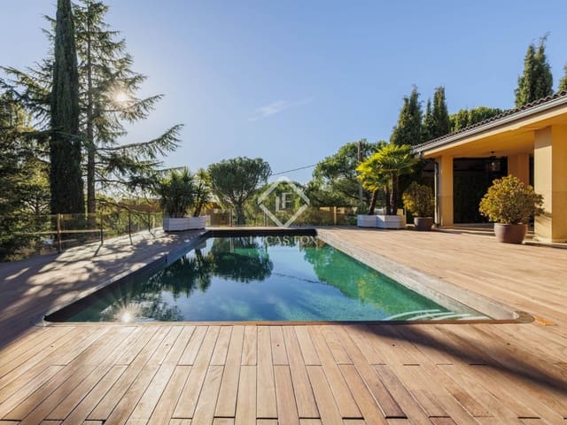 5 bedroom Villa for sale in Torrelodones with pool garage - € 1,690,000 (Ref: 9397977)