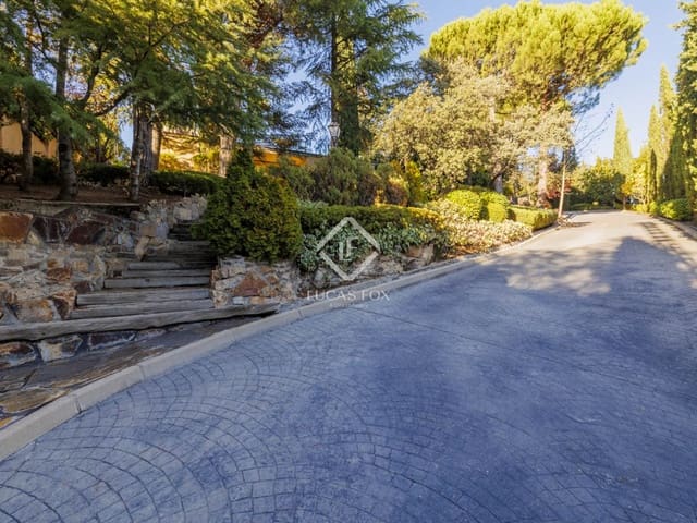 5 bedroom Villa for sale in Torrelodones with pool garage - € 1,690,000 (Ref: 9397977)