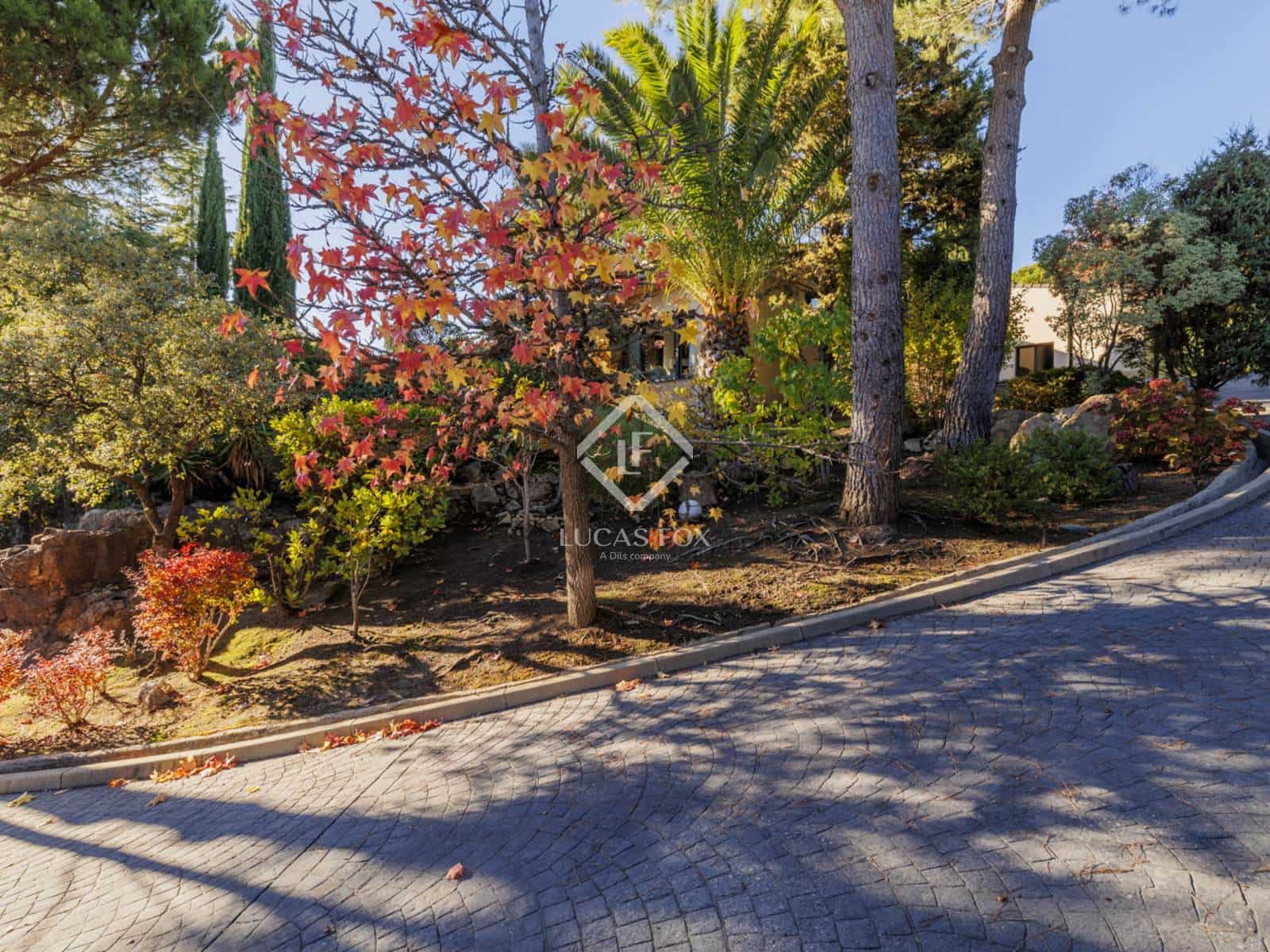 5 bedroom Villa for sale in Torrelodones with pool garage - € 1,690,000 (Ref: 9397977)