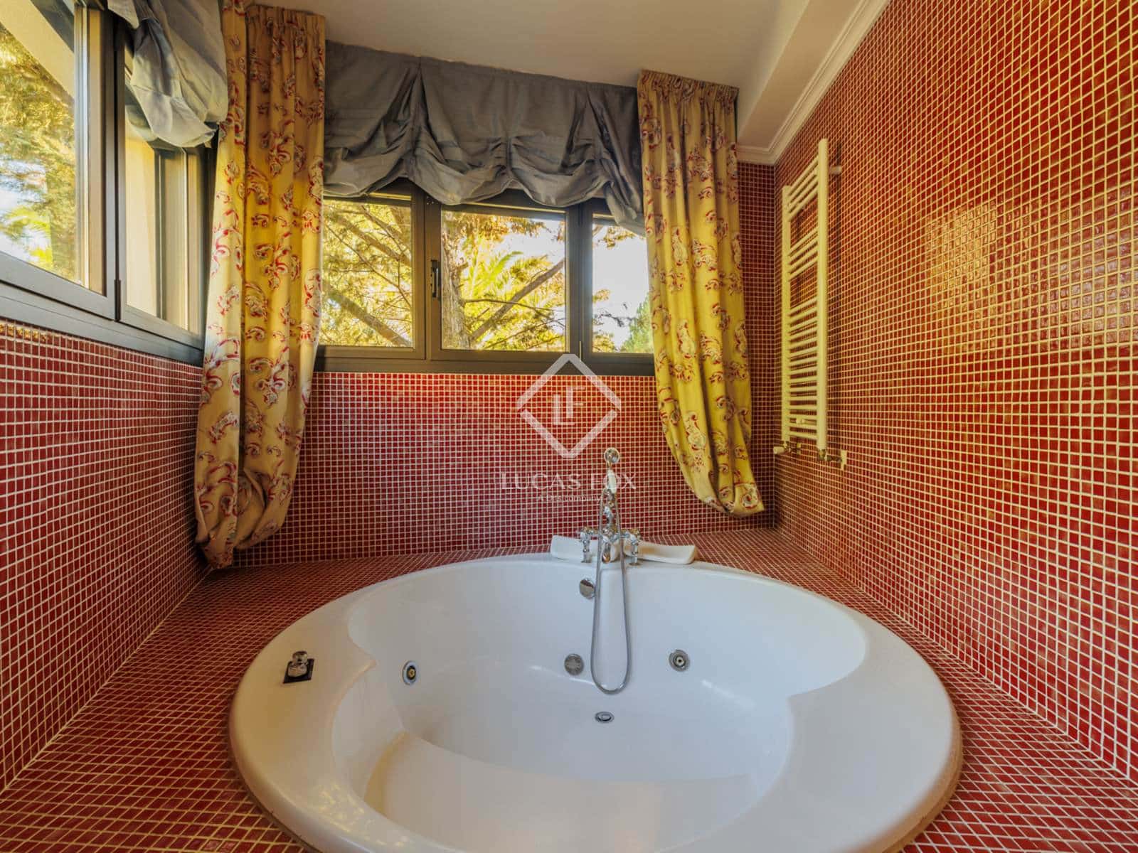 5 bedroom Villa for sale in Torrelodones with pool garage - € 1,690,000 (Ref: 9397977)