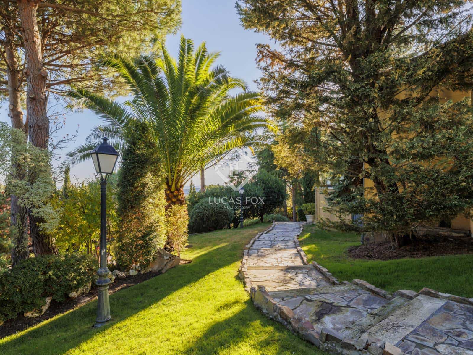 5 bedroom Villa for sale in Torrelodones with pool garage - € 1,690,000 (Ref: 9397977)