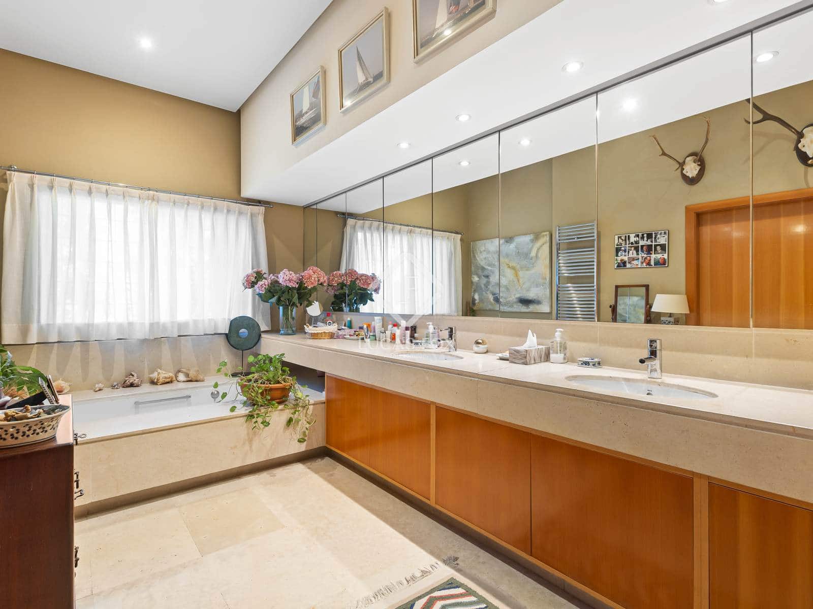 Chalet de 6 habitaciones en Madrid ciudad en venta con piscina - 6.500.000 € (Ref: 9399950)