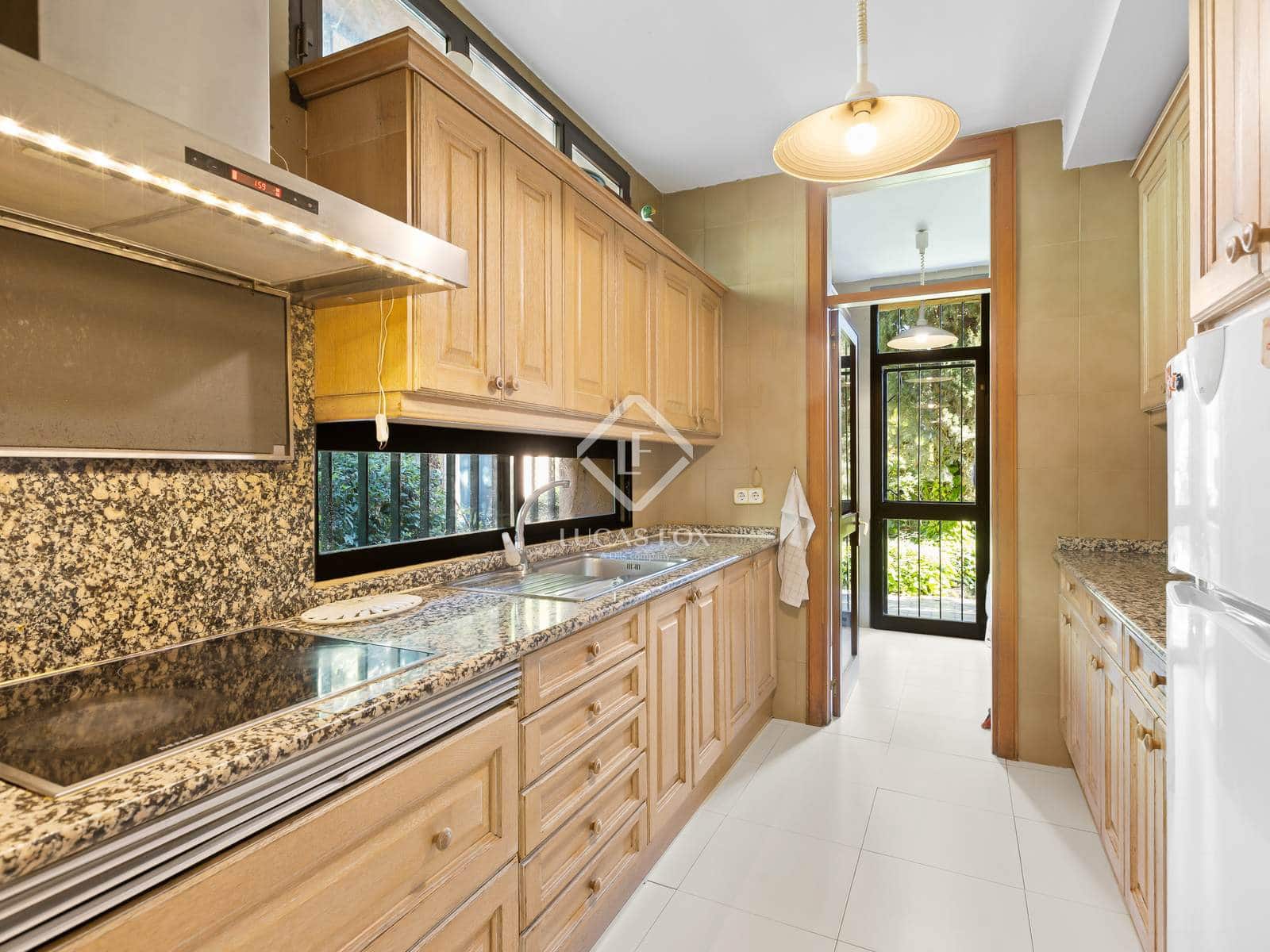 Chalet de 6 habitaciones en Madrid ciudad en venta con piscina - 6.500.000 € (Ref: 9399950)