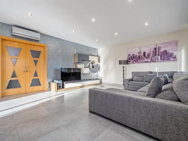 4 sypialnia Willa na sprzedaż w Altafulla z basenem garażem - 995 000 € (Ref: 9400137)