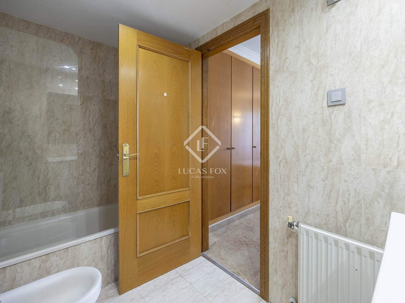 3 makuuhuone Huoneisto vuokrattavana paikassa Valencia kaupunki - 2 700 € (Ref: 9400138)