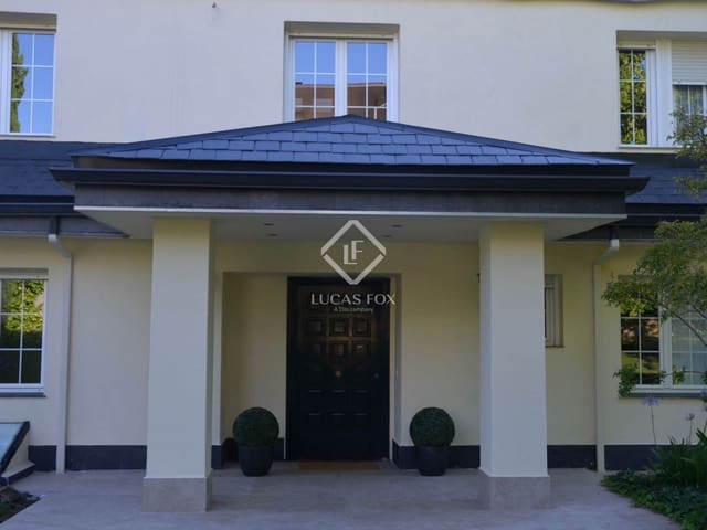 8 bedroom Villa for sale in Algete with pool garage - € 2,140,000 (Ref: 9401732)
