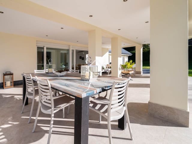8 bedroom Villa for sale in Algete with pool garage - € 2,140,000 (Ref: 9401732)