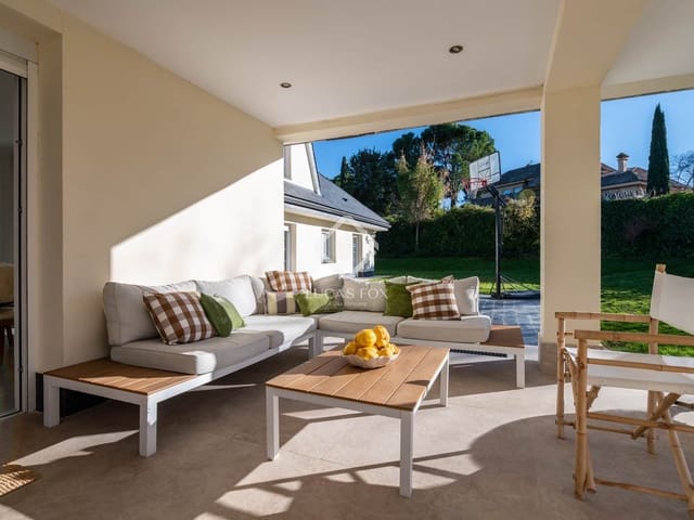 8 bedroom Villa for sale in Algete with pool garage - € 2,140,000 (Ref: 9401732)