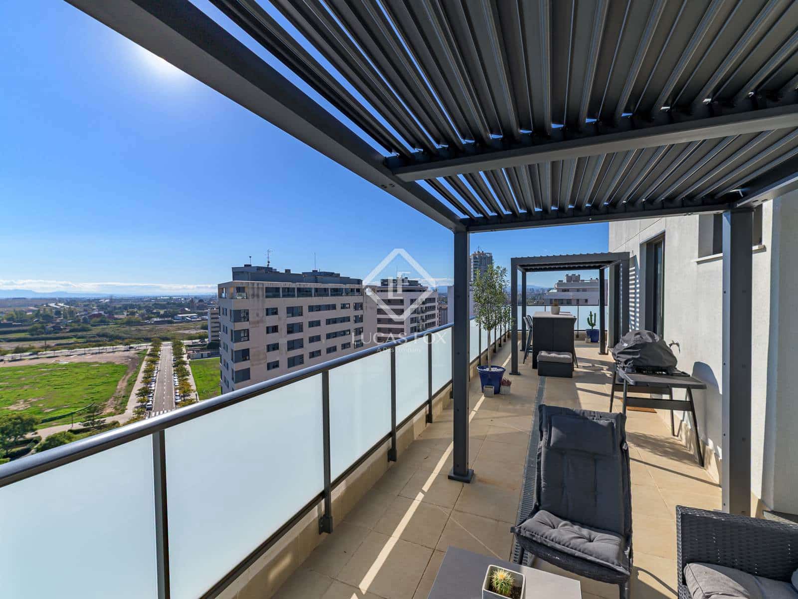 3 slaapkamer Penthouse te huur in Valencia stad met zwembad garage - € 3.500 (Ref: 9401733)