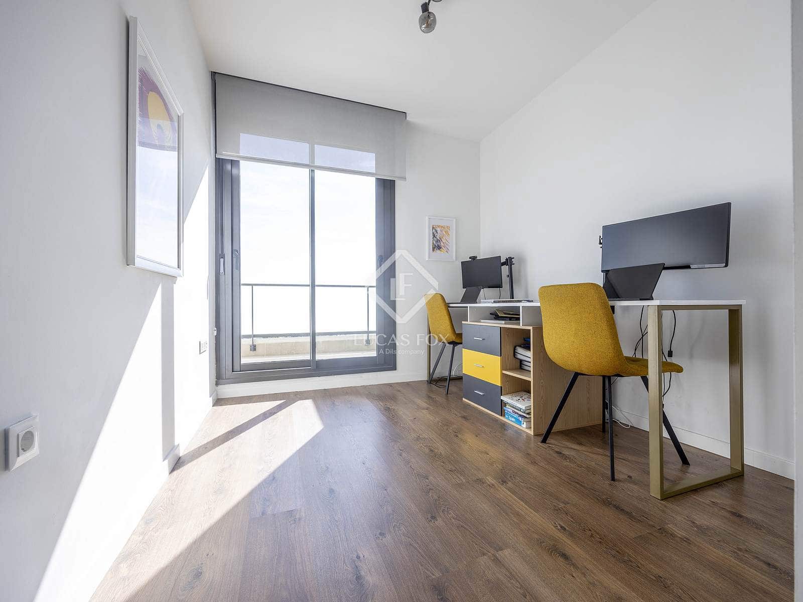 3 slaapkamer Penthouse te huur in Valencia stad met zwembad garage - € 3.500 (Ref: 9401733)