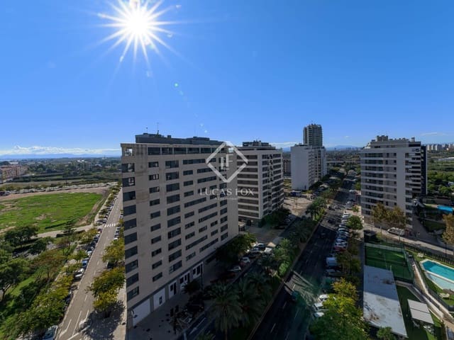 3 bedroom Penthouse for rent in Valencia city with pool garage - € 3,500 (Ref: 9401733)