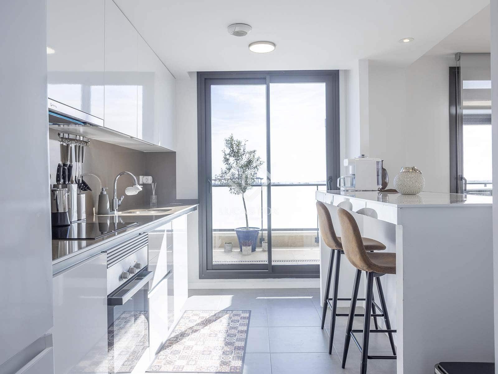 3 slaapkamer Penthouse te huur in Valencia stad met zwembad garage - € 3.500 (Ref: 9401733)