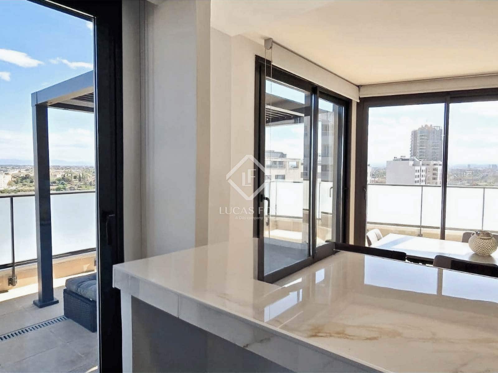 3 slaapkamer Penthouse te huur in Valencia stad met zwembad garage - € 3.500 (Ref: 9401733)