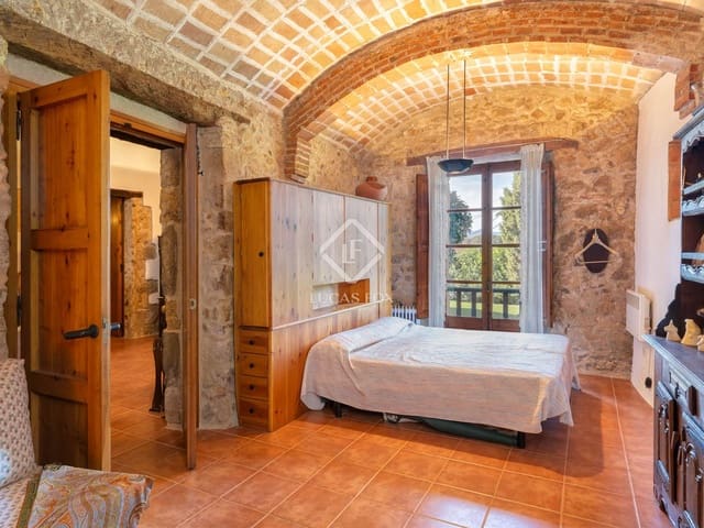 5 Zimmer Finca/Landgut zu verkaufen in Orriols, Bàscara mit Garage - 710.000 € (Ref: 9402439)