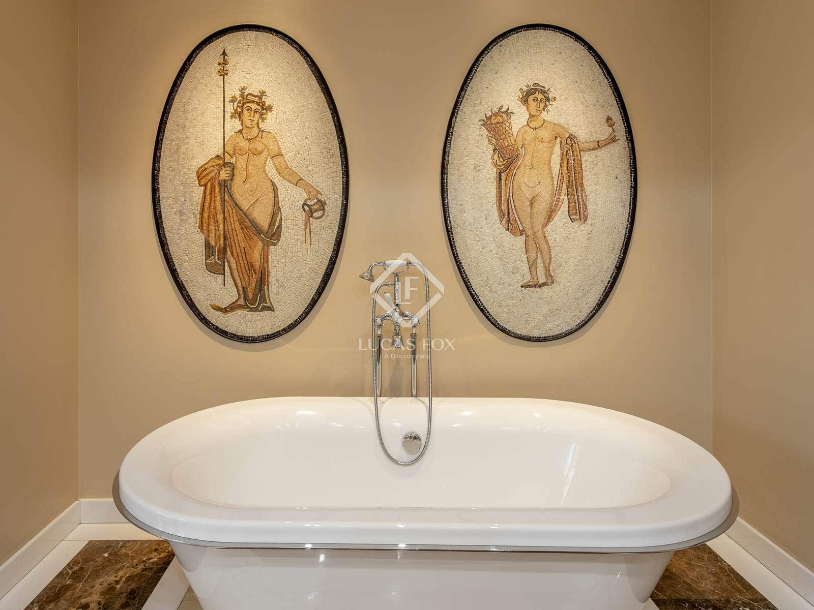 5 soverom Villa til salgs i Madrid by med svømmebasseng garasje - € 6 700 000 (Ref: 9402553)