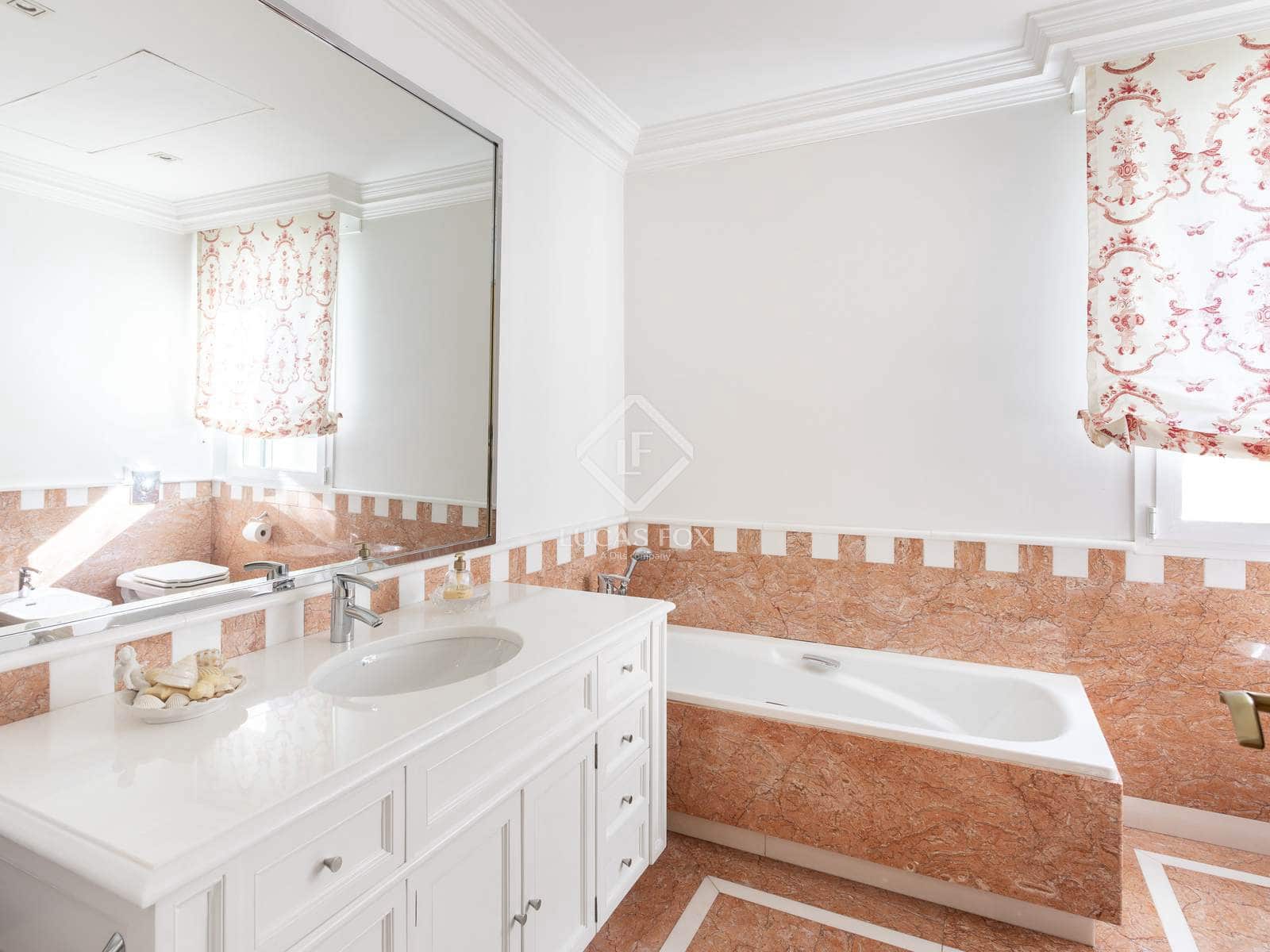 5 soverom Villa til salgs i Madrid by med svømmebasseng garasje - € 6 700 000 (Ref: 9402553)