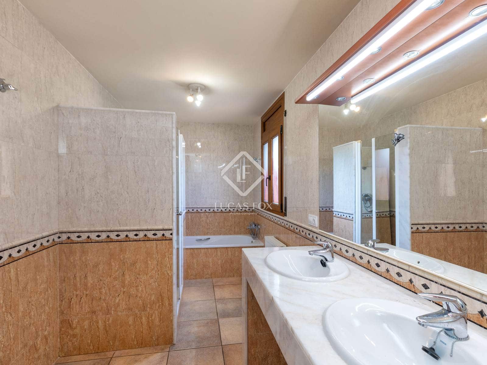 4 bedroom Villa for sale in Peralada with pool garage - € 795,000 (Ref: 9402727)