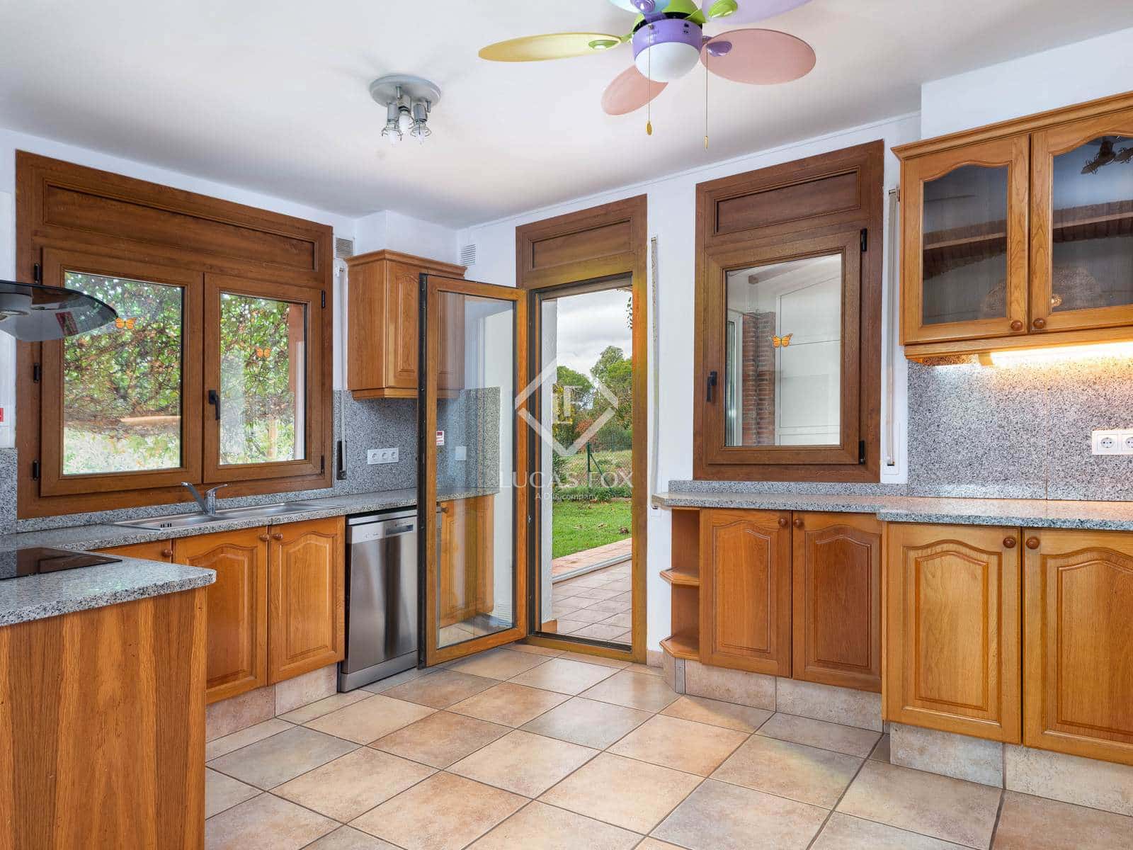 4 bedroom Villa for sale in Peralada with pool garage - € 795,000 (Ref: 9402727)