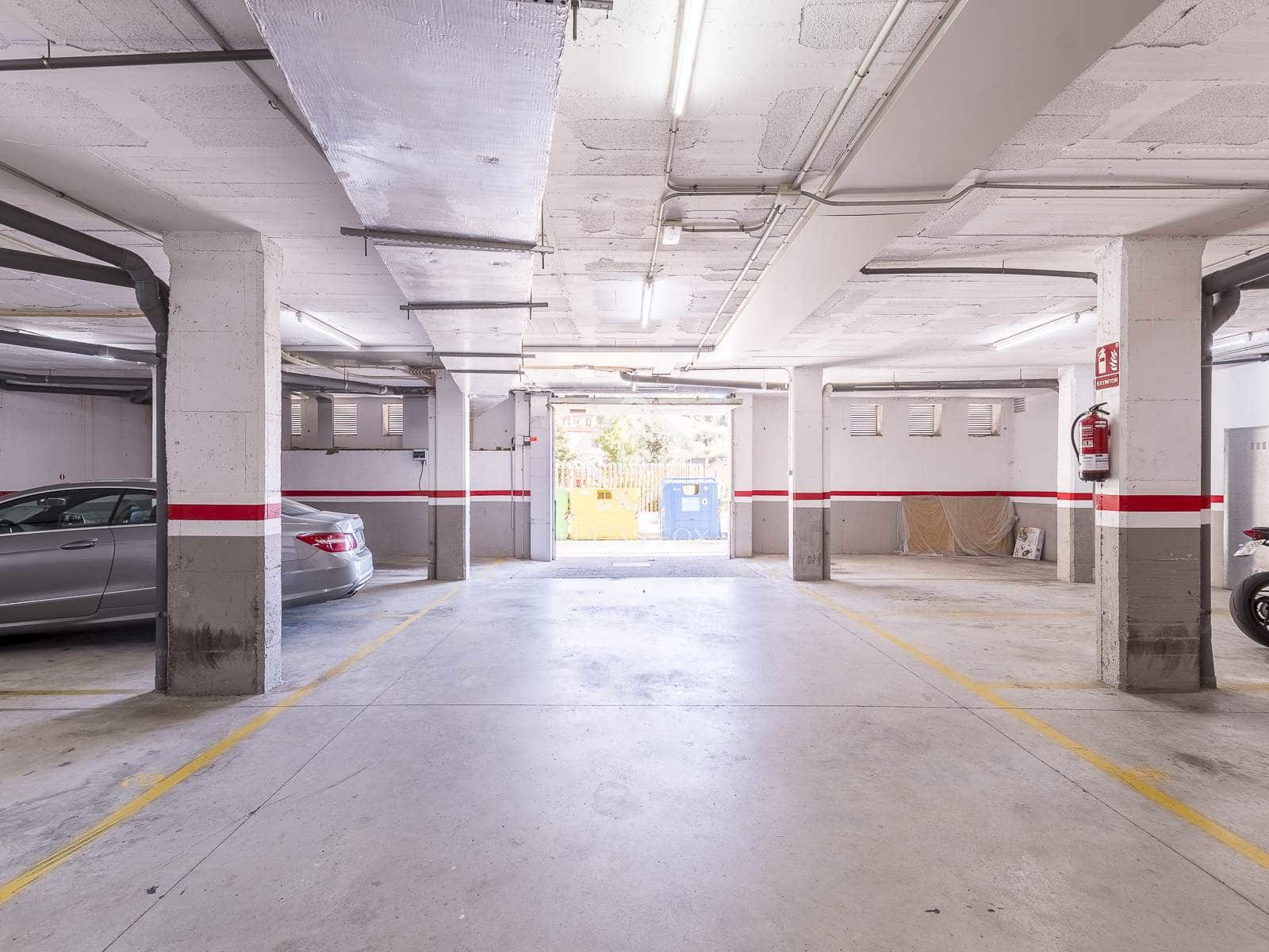 2 slaapkamer Appartement te koop in Barcelona stad met garage - € 650.000 (Ref: 9404442)