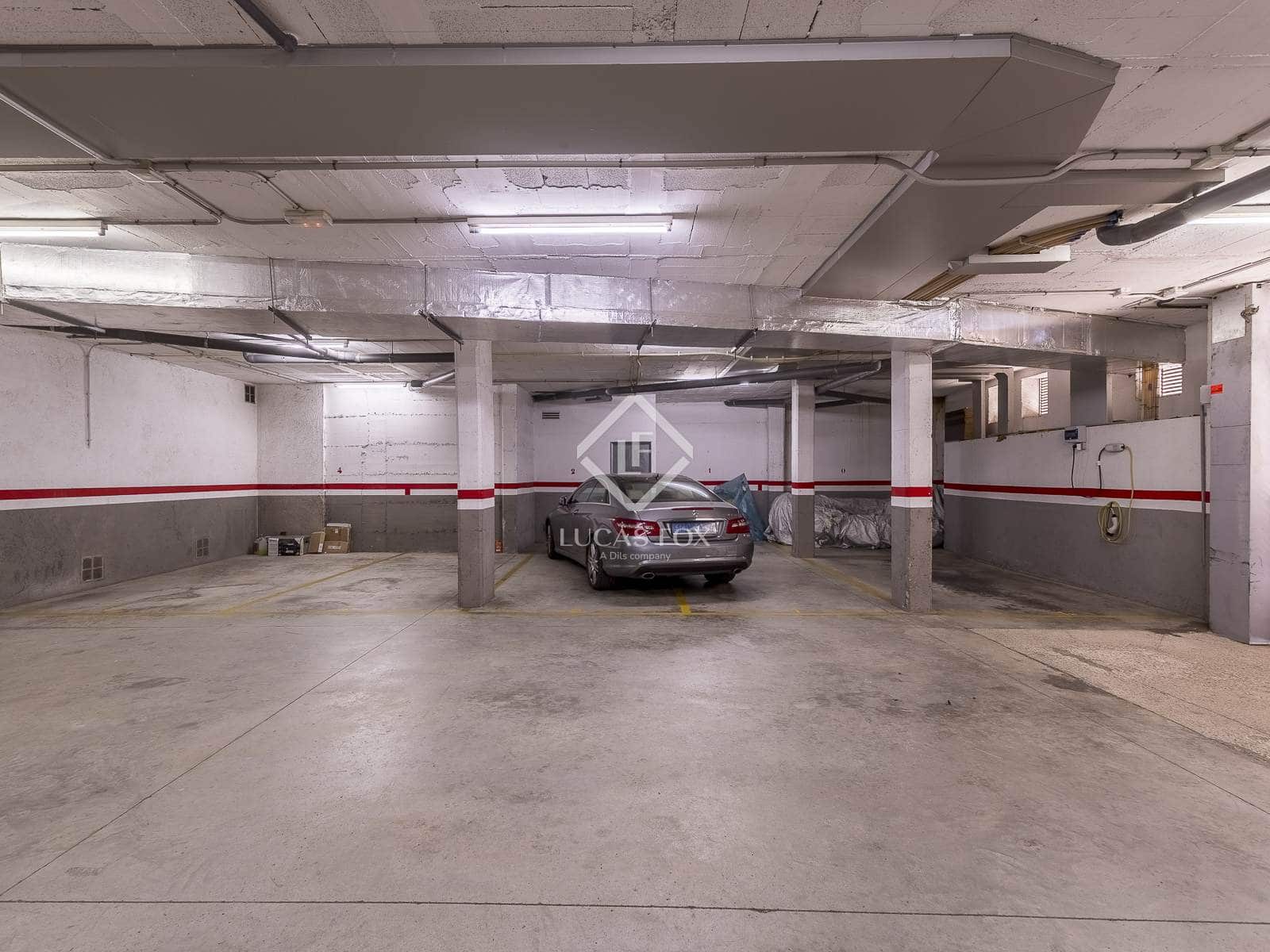 2 slaapkamer Appartement te koop in Barcelona stad met garage - € 650.000 (Ref: 9404442)