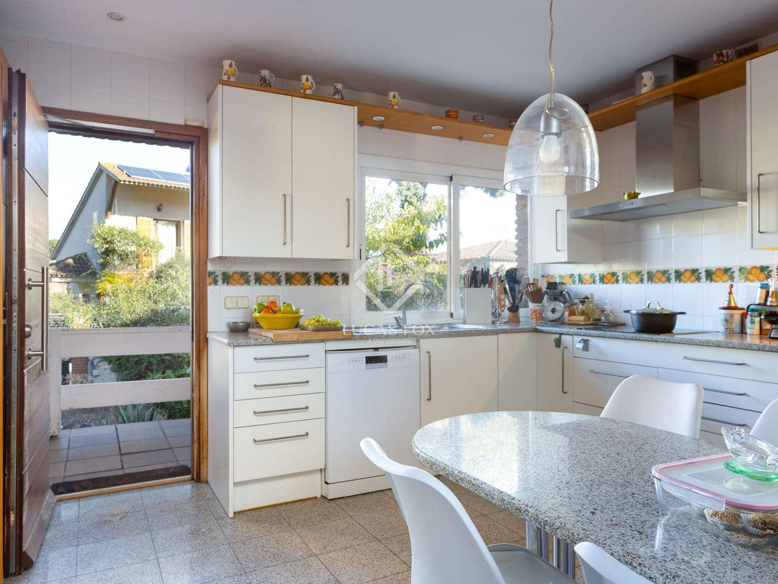 5 bedroom Villa for sale in Sant Pol de Mar with pool garage - € 895,000 (Ref: 9404444)