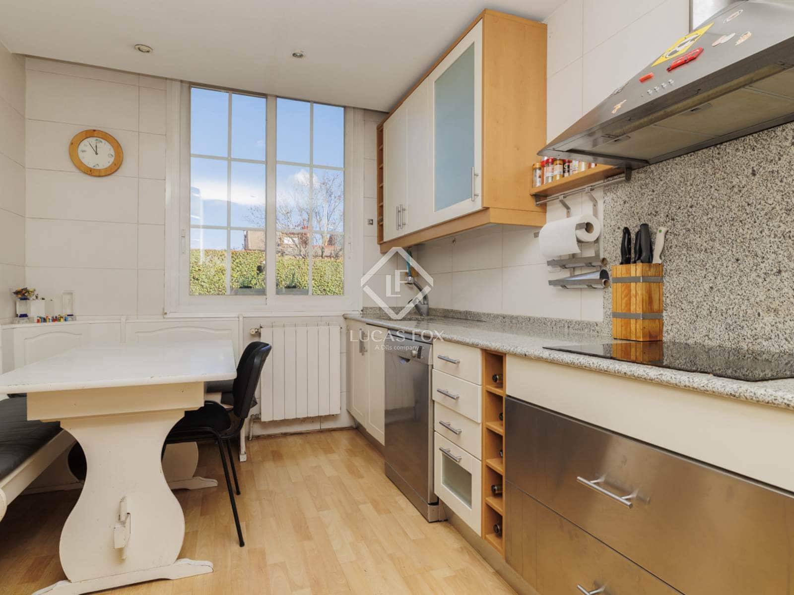 5 bedroom Villa for sale in Boadilla del Monte with pool garage - € 950,000 (Ref: 9405880)