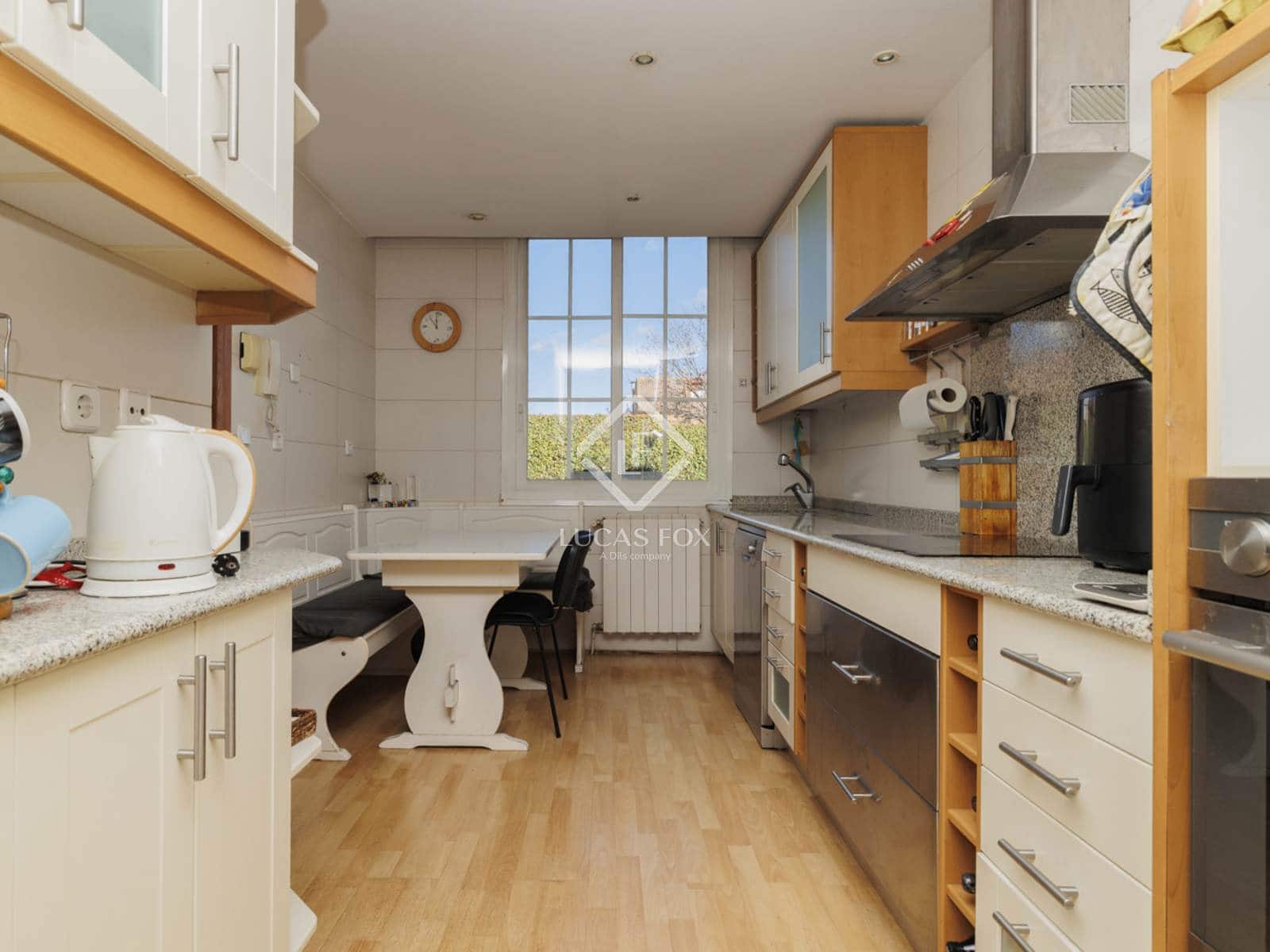 5 bedroom Villa for sale in Boadilla del Monte with pool garage - € 950,000 (Ref: 9405880)