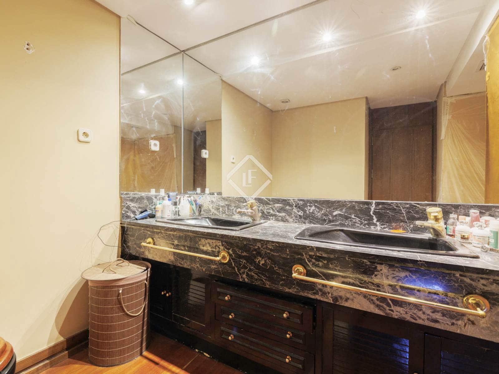 5 bedroom Villa for sale in Boadilla del Monte with pool garage - € 950,000 (Ref: 9405880)