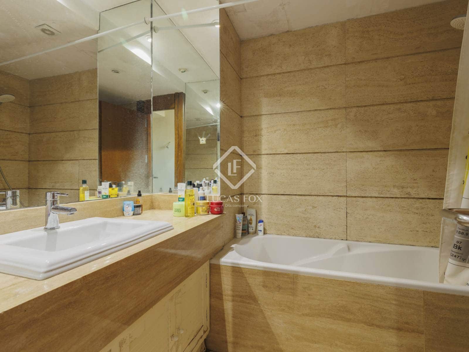 5 bedroom Villa for sale in Boadilla del Monte with pool garage - € 950,000 (Ref: 9405880)