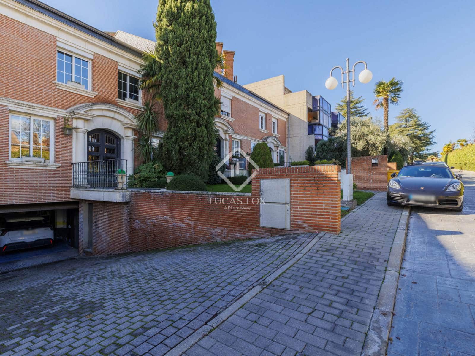 5 bedroom Villa for sale in Boadilla del Monte with pool garage - € 950,000 (Ref: 9405880)