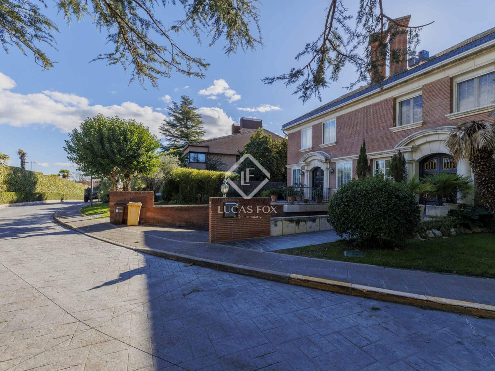 5 bedroom Villa for sale in Boadilla del Monte with pool garage - € 950,000 (Ref: 9405880)