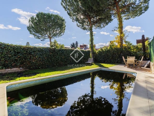 5 bedroom Villa for sale in Boadilla del Monte with pool garage - € 950,000 (Ref: 9405880)