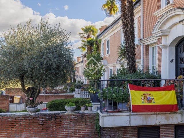 5 bedroom Villa for sale in Boadilla del Monte with pool garage - € 950,000 (Ref: 9405880)