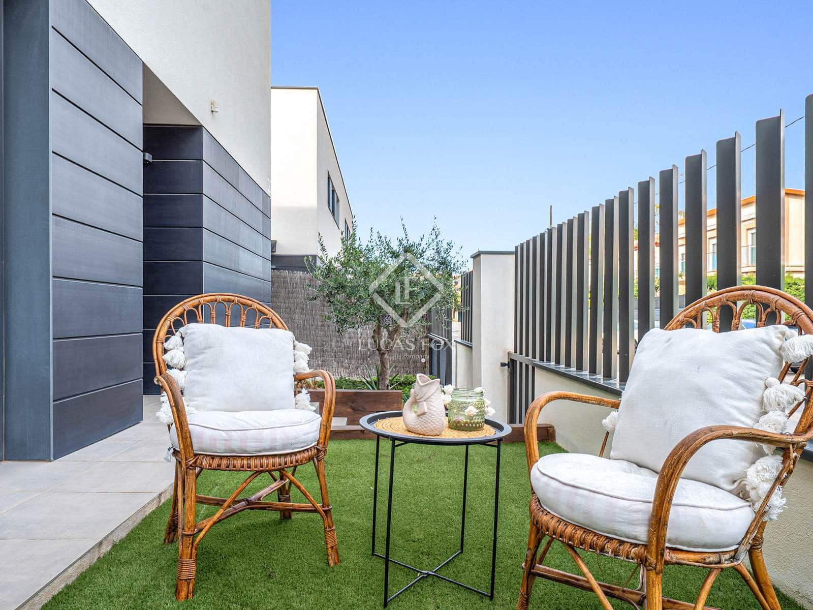 5 slaapkamer Villa te koop in Coma-Ruga met zwembad garage - € 780.000 (Ref: 9405881)