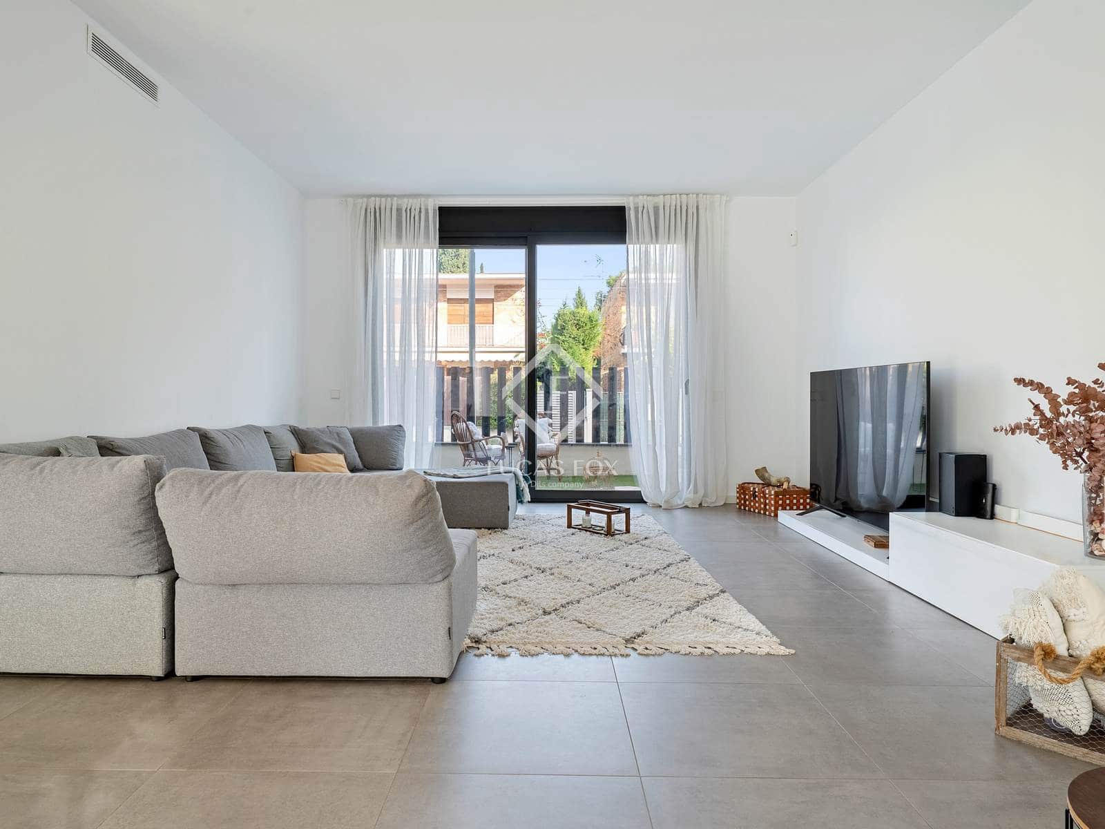 5 slaapkamer Villa te koop in Coma-Ruga met zwembad garage - € 780.000 (Ref: 9405881)