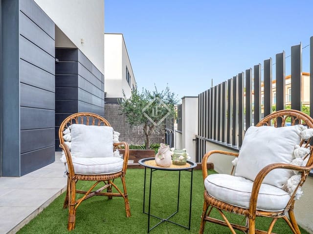 5 bedroom Villa for sale in Coma-Ruga, El Vendrell with pool garage - € 780,000 (Ref: 9405881)