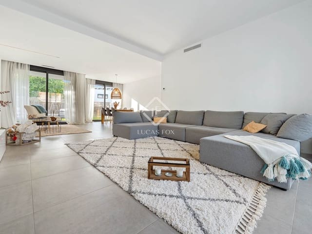 5 bedroom Villa for sale in Coma-Ruga, El Vendrell with pool garage - € 780,000 (Ref: 9405881)