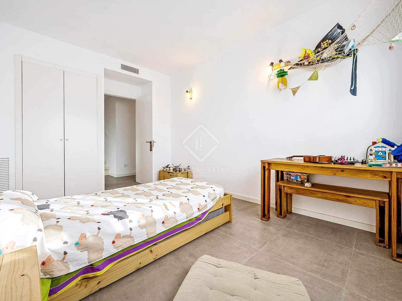 5 slaapkamer Villa te koop in Coma-Ruga met zwembad garage - € 780.000 (Ref: 9405881)