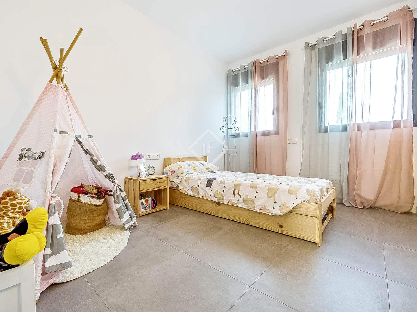 5 slaapkamer Villa te koop in Coma-Ruga met zwembad garage - € 780.000 (Ref: 9405881)