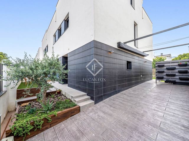 5 bedroom Villa for sale in Coma-Ruga, El Vendrell with pool garage - € 780,000 (Ref: 9405881)