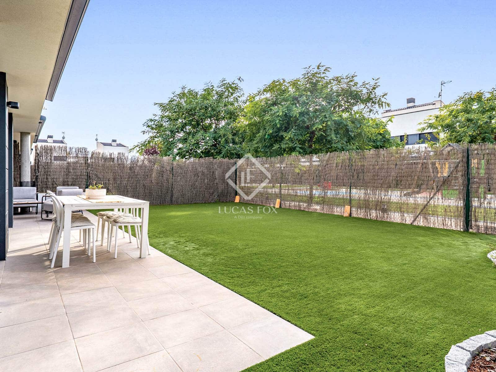 5 slaapkamer Villa te koop in Coma-Ruga met zwembad garage - € 780.000 (Ref: 9405881)