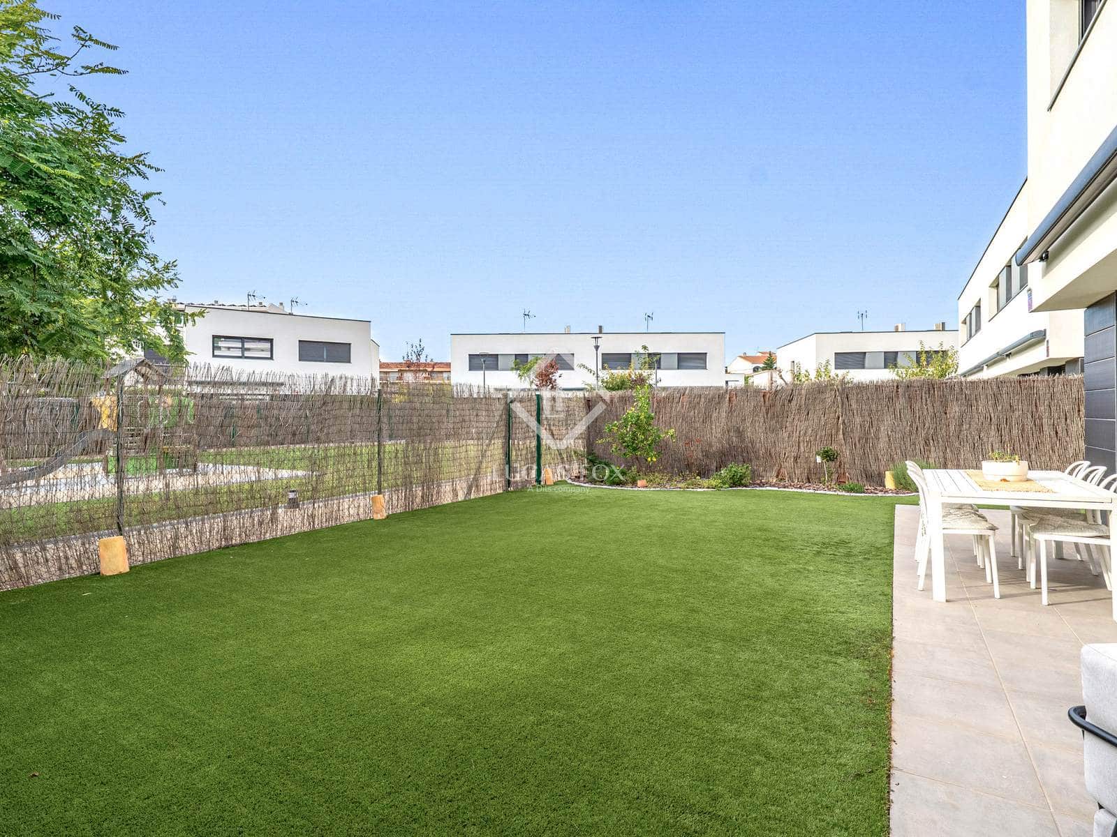 5 slaapkamer Villa te koop in Coma-Ruga met zwembad garage - € 780.000 (Ref: 9405881)